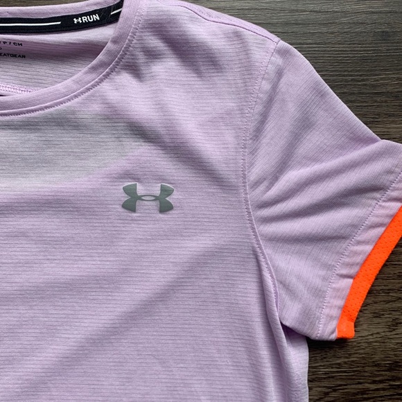 Under Armour running shirt keyhole back - Picture 2 of 5